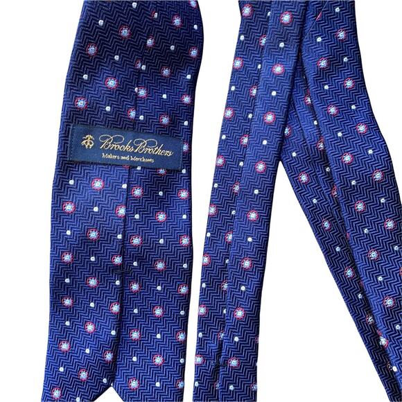 Brooks Brothers 100% Silk Navy Blue Abstract Print Tie Preppy Teacher Casual - Picture 5 of 5